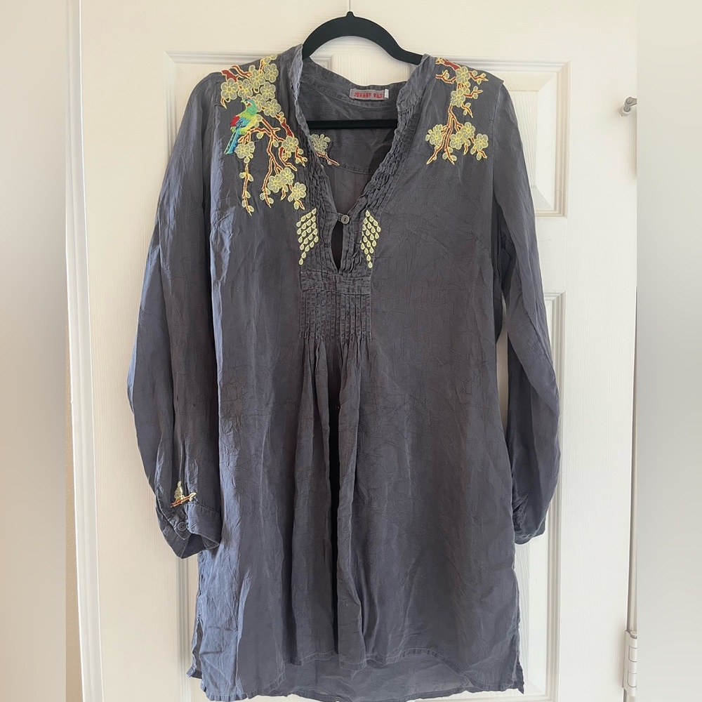 Johnny Was women’s Gray Tunic with Embroidered Floral Design size S